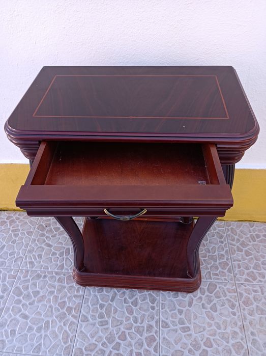 Móvel em mogno e Espelho,impecáveis por 20€ cada