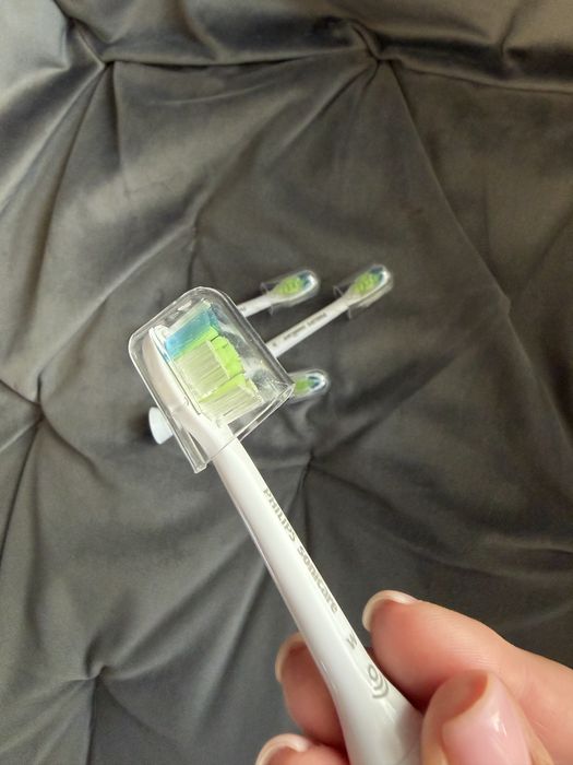 комплект із 4 насадок Philips Sonicare W2 Optimal White (модель HX6064/87).