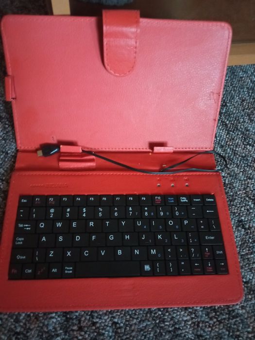 Etui z klawiaturą do tableta Goclever Quantum 700