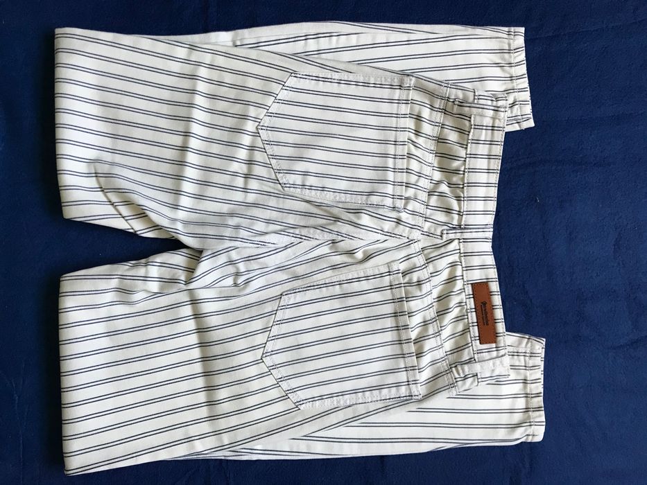 [Stradivarius] Calças c/ riscas azuis