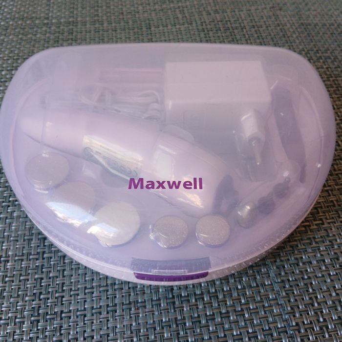 Набор для маникюра и педикюра MAXWELL .