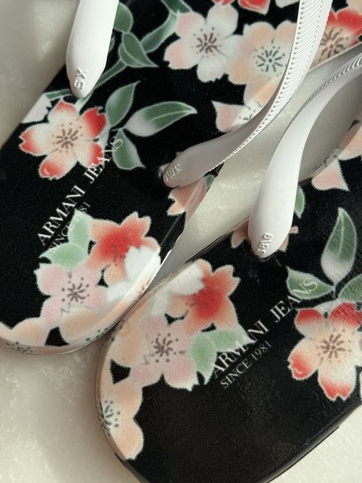 Oryginalne japonki Armani Jeans 39 białe czarne klapki