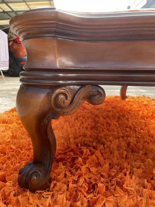 Mesa de marmore detalhada