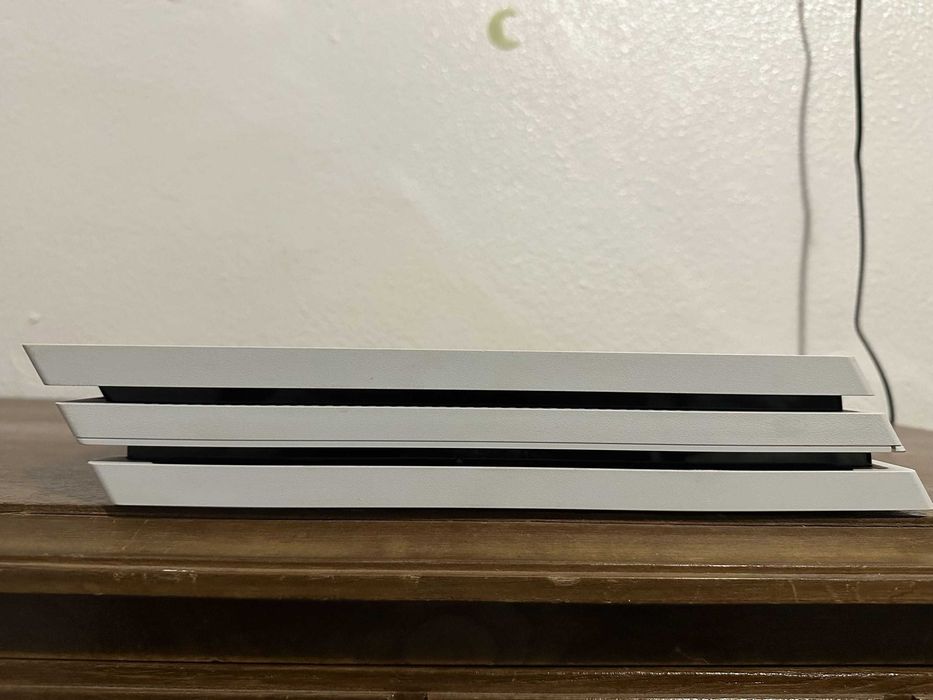 PS4 Pro Branca 1TB & Comando