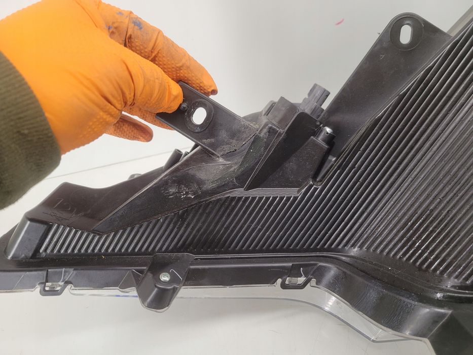 mitsubishi space star lift 19- prawy reflektor lampa przednia przód