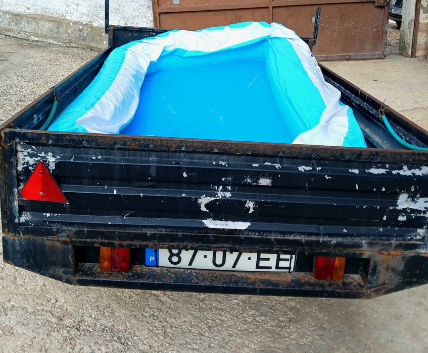 Reboque com Eixo de Carro