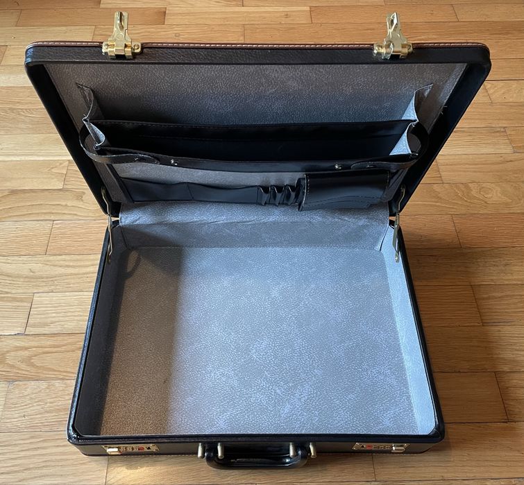 Mala Executive Vintage NOVA em pele genuína, com códigos