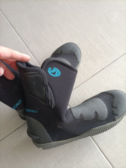 Botas e meias de  mergulho