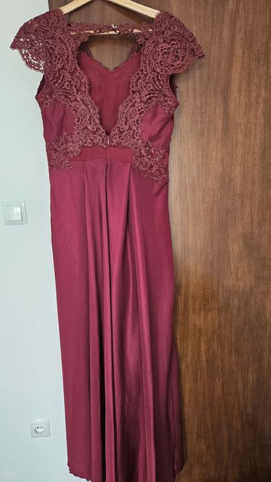 Długa sukienka z koronką