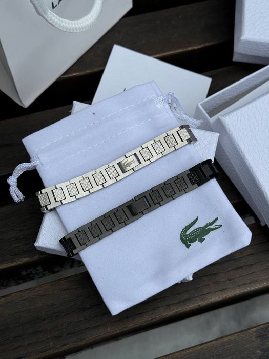 Браслет Lacoste.