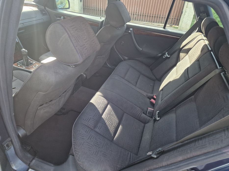 Mercedes-Benz C180 Gasolina | 2001 | Sempre assistida na Mercedes