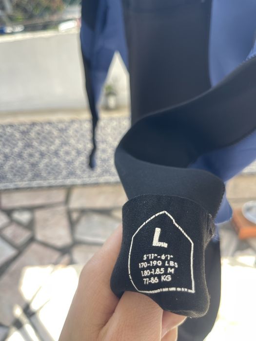 Fato de surf Quiksilver tamanho L em bom estado geral.