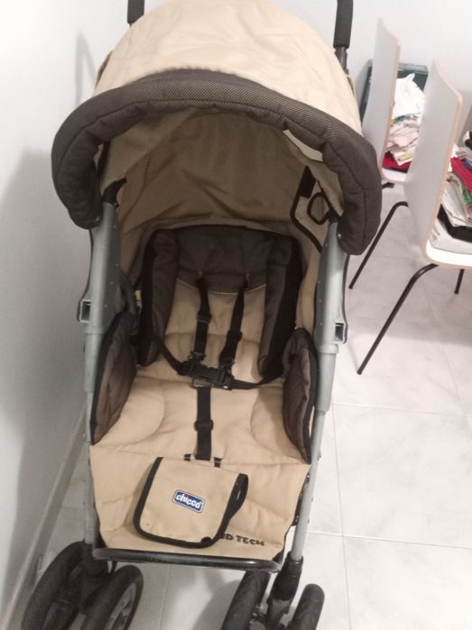 carrinho de bebé marca Chico 6WD TECH