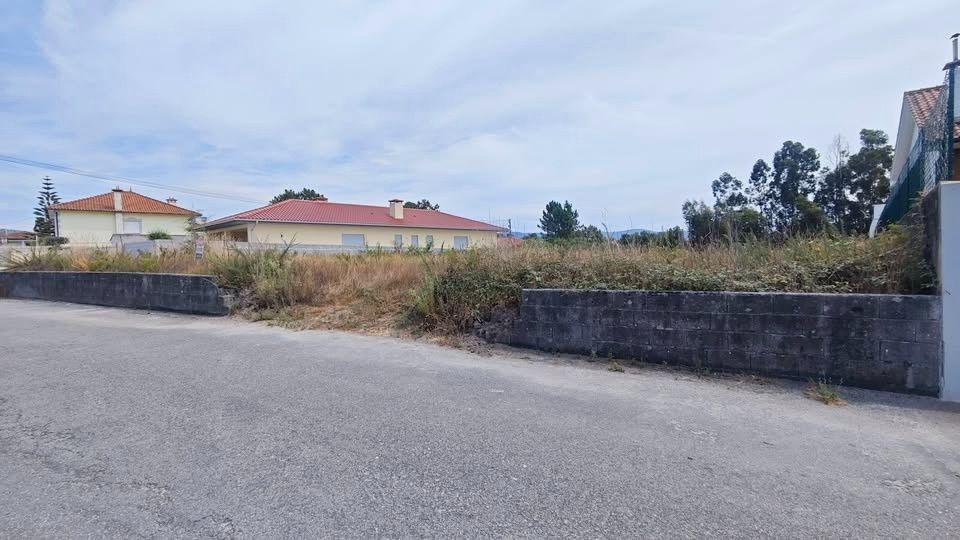 Terreno com 3200m² em Alvarães