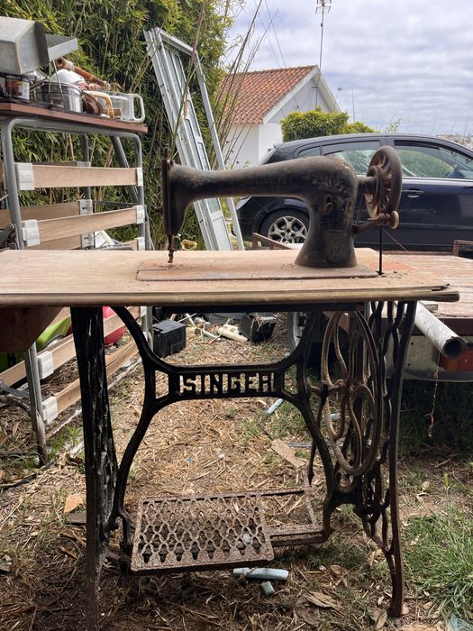 Máquina de Costura Singer