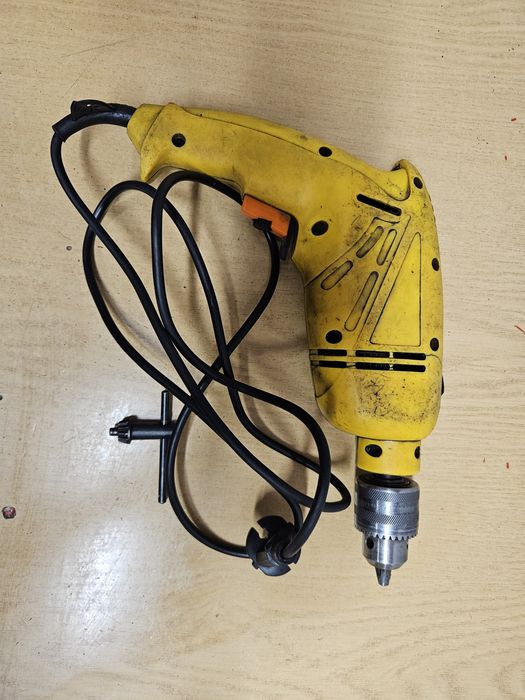 Wiertarka elektryczna 230V, sprawna, uchwyt na kluczyk + kluczyk