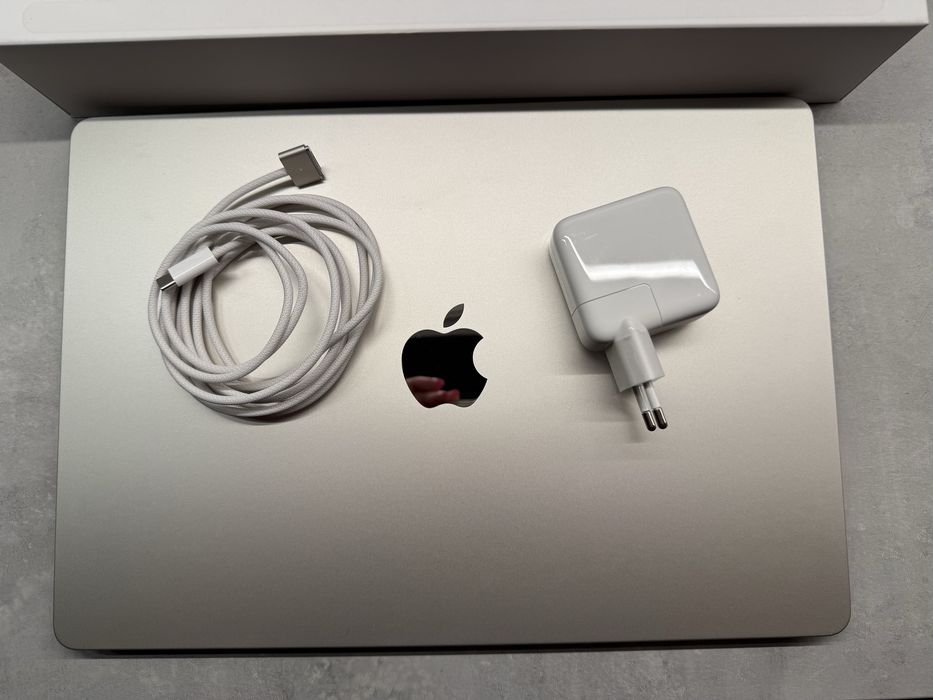 Apple MacBook Air 15, M2, 8-rdzeniowy CPU, Starlight,