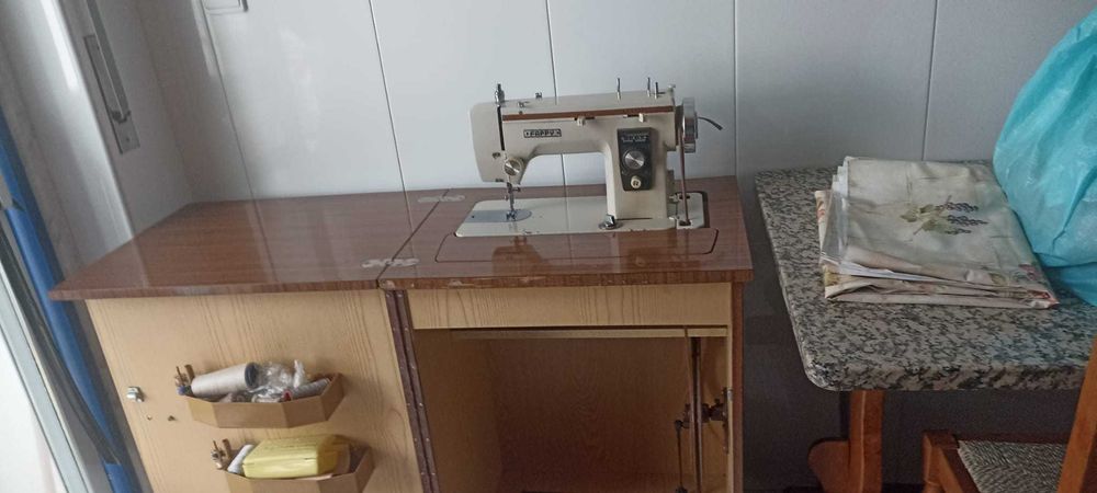 Vendo maquina de costura barata.