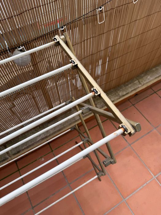 Estendal Branco e Dourado