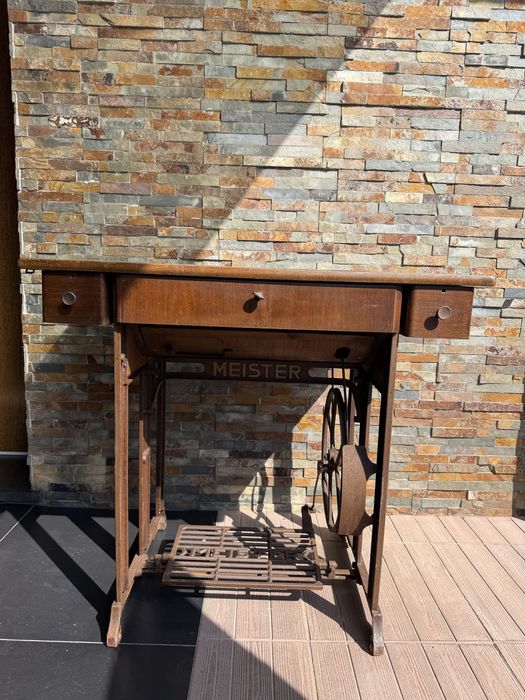 Maquina de costura com mesa MEISTER