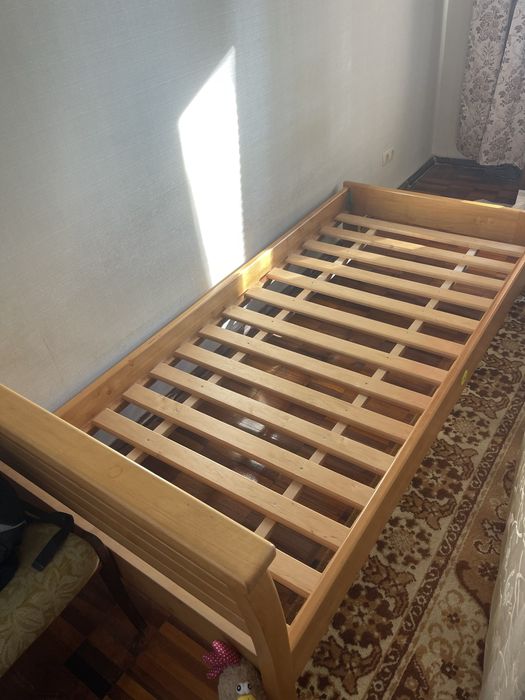 Ліжко з натурального дерева ясен