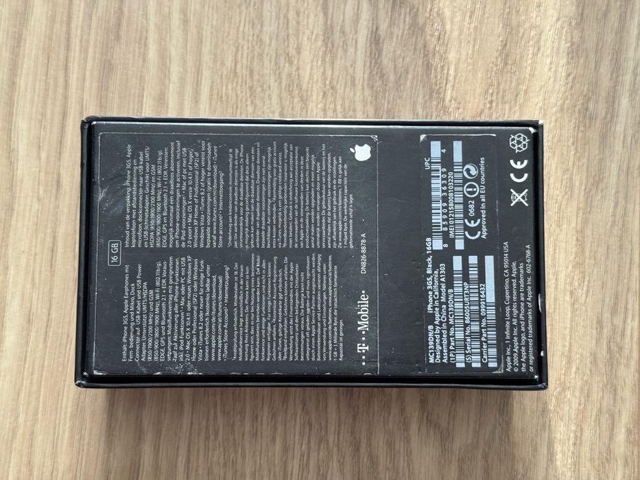 Iphone 3Gs z pudelkiem