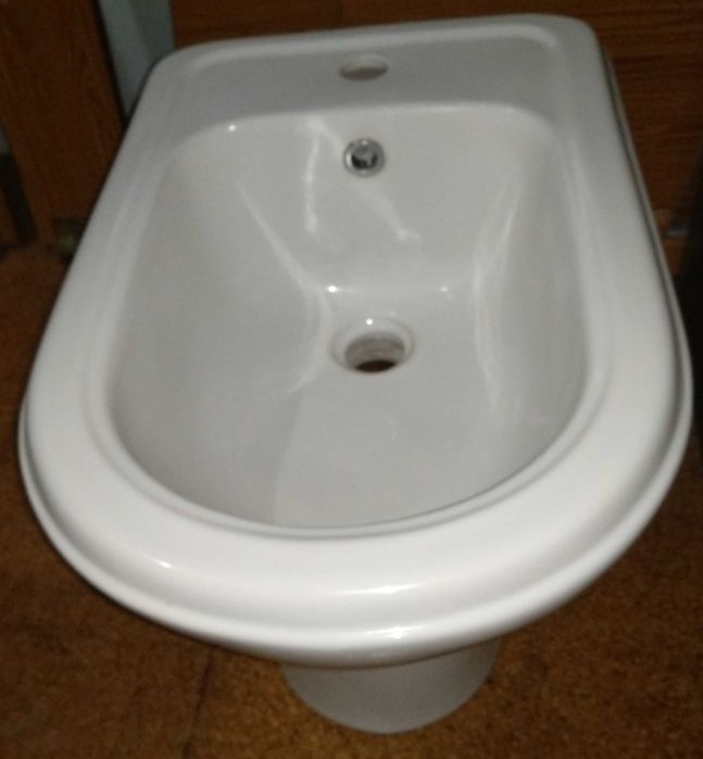 Vendo bidé estado novo marca Induza 20 euros