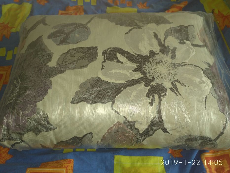 Диванные подушки . Новые , 3 шт .