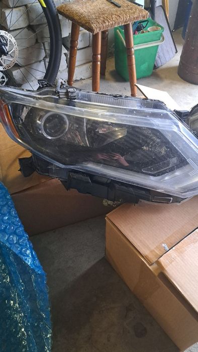 Продам  передние фары Nissan Rouge