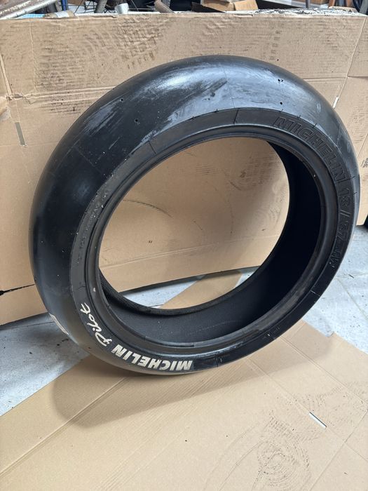 Pneu michelin Slick 180/67 R17