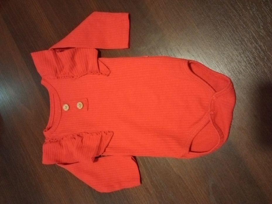 Czerwone body z falbankami