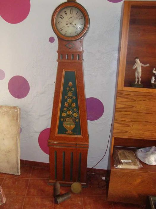 Relógio de madeira pintada do sec. XIX