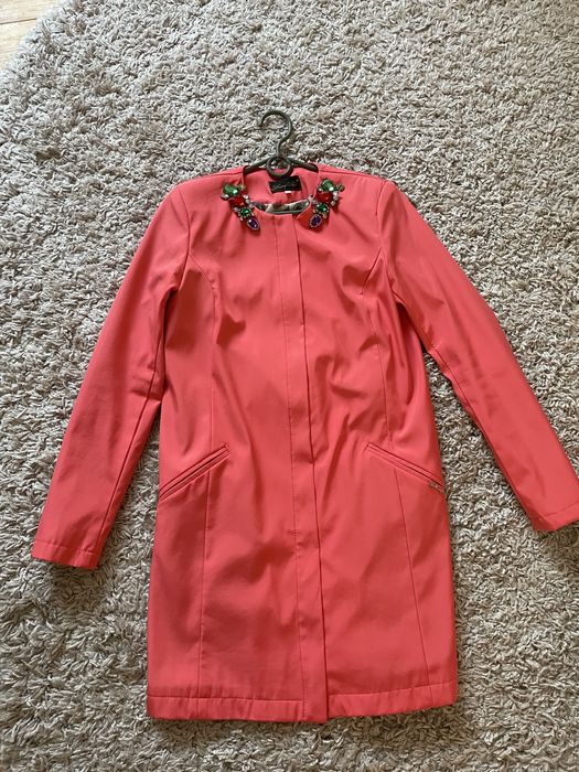 Жіночий весняний плащ