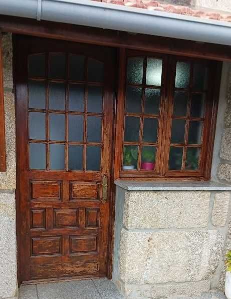 2 portas + 1 janela em madeira