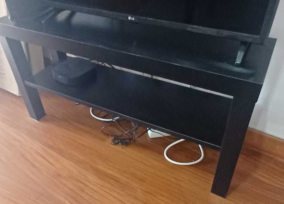 vendo sala completa (Sofa-cama + Mesa de Apoio + Mesa TV + Tapete + Mesa de jantar = 230€)