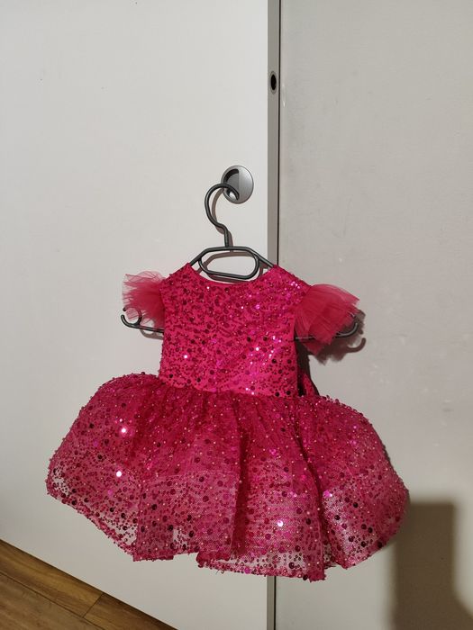 Sprzedam sukienkę na roczek