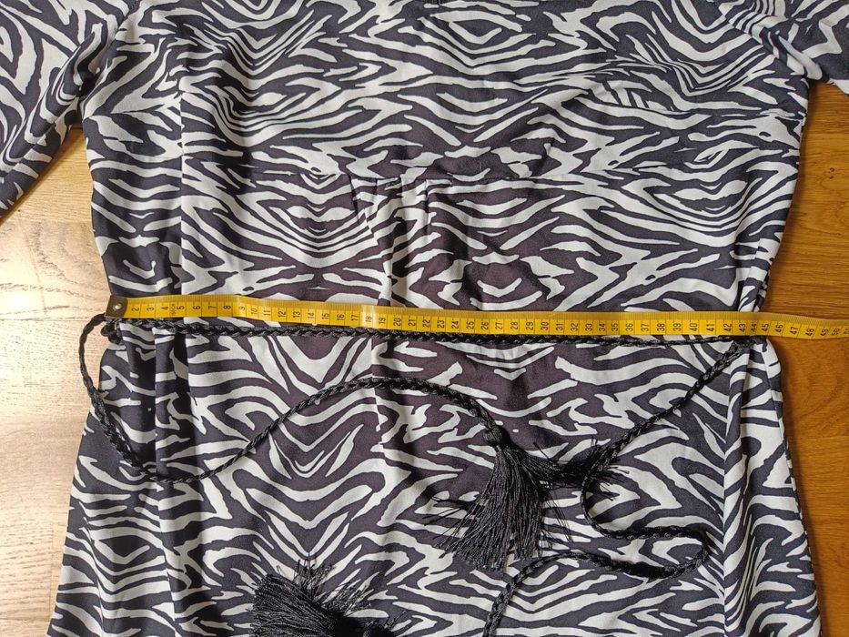 Sukienka mini w zebrę falbanka Modern line XXL 44