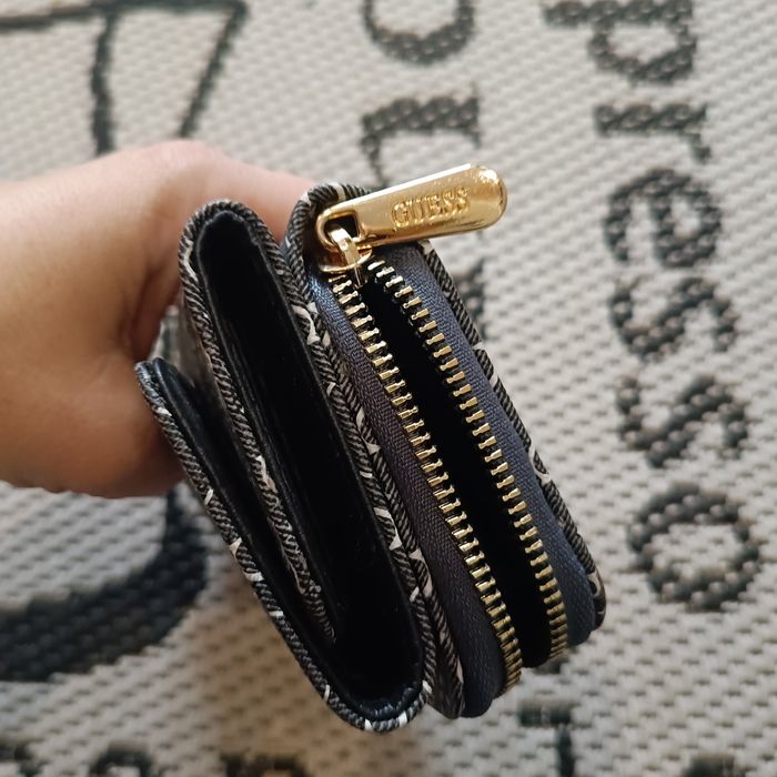 Nowy Portfel damski GUESS