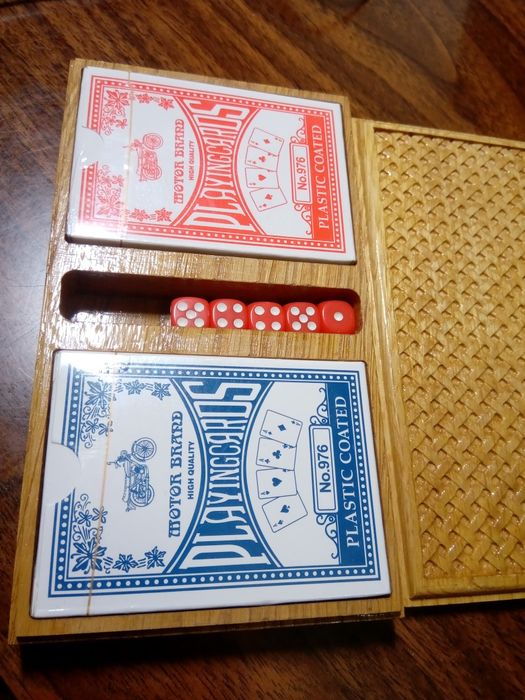 Подарочный набор для игры в покер.