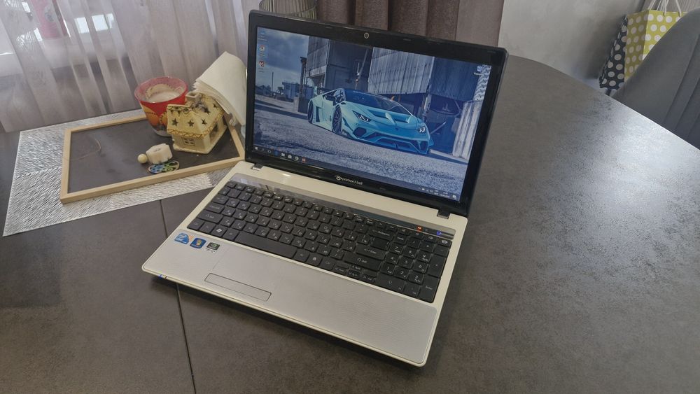 Для роботи/навчання Ноутбук 15,6  Core i5   Nvidia 6Gb в 1 руках