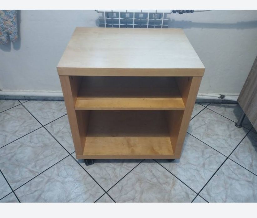 Zestaw mebli IKEA: szafka konsola kwietnik stolik