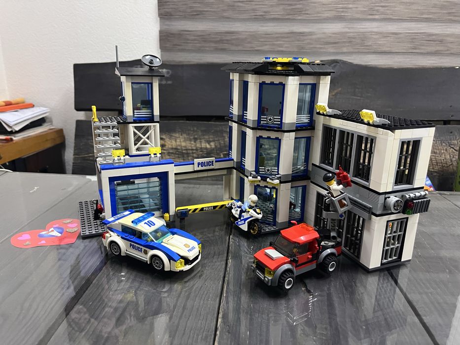 LEGO City Police 60141 — поліцейська дільниця