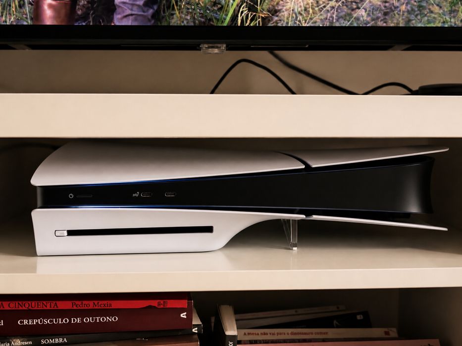 PS5 Slim 1TB + 2 Comandos — Como novo