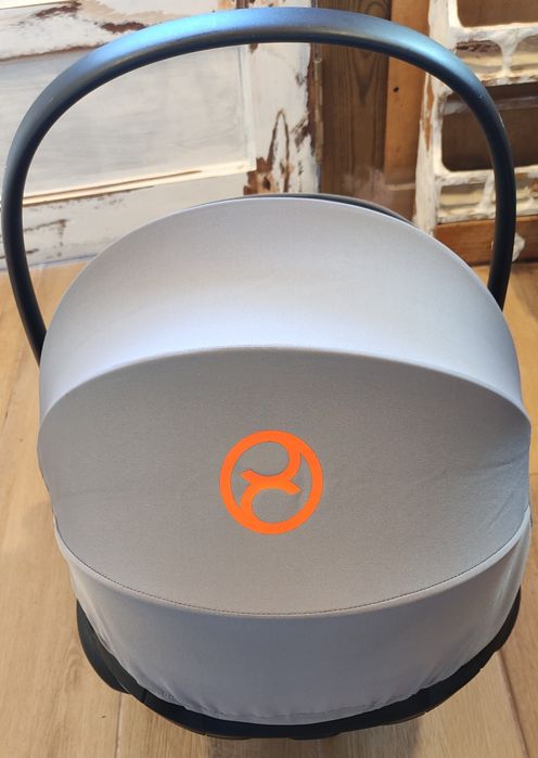 Cybex Cloud G + com  Base G Rotativa