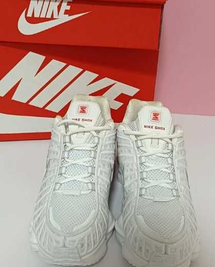 Biały Nike Model TL  42