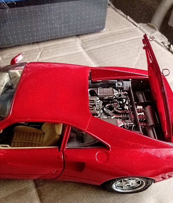 Ferrari 288 GTO  Bburago масштабом 1:18.