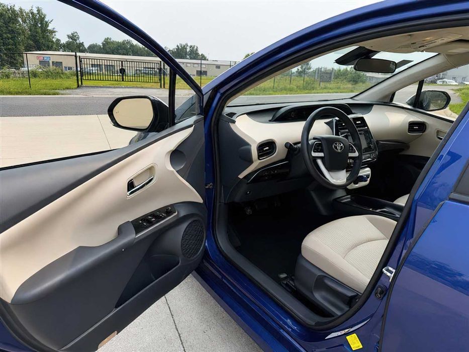 Toyota Prius      2016