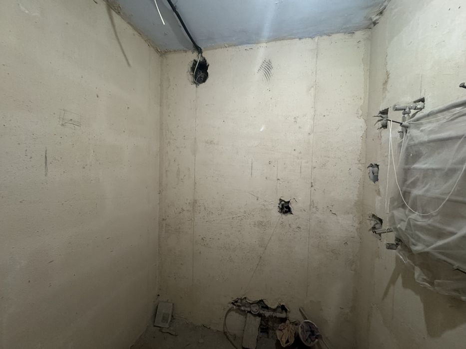 Продаю 1 квартиру на Космонавтов ( ост Расвет)и1