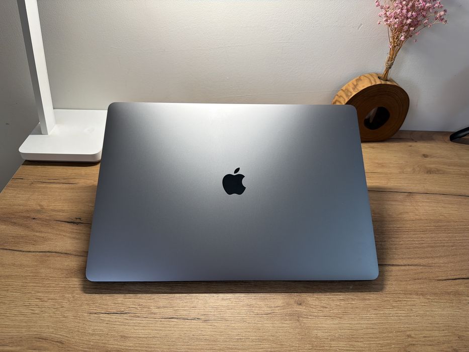 MacBook Pro 16 2019 Intel i9 32GB 1TB SSD Radeon 4Gb