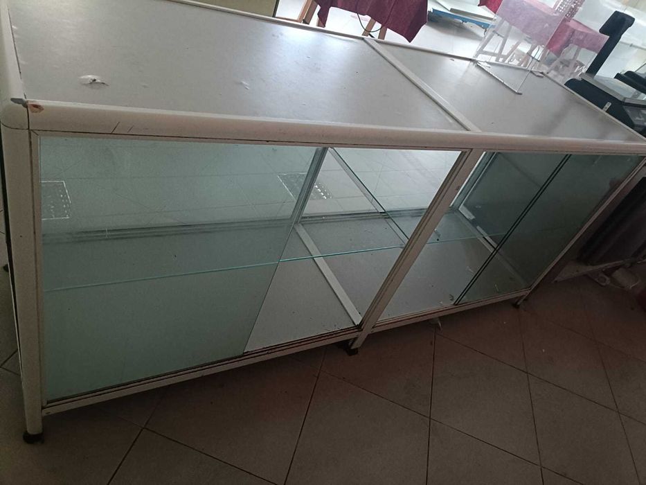 balcao de supermercado e  espositor para pao